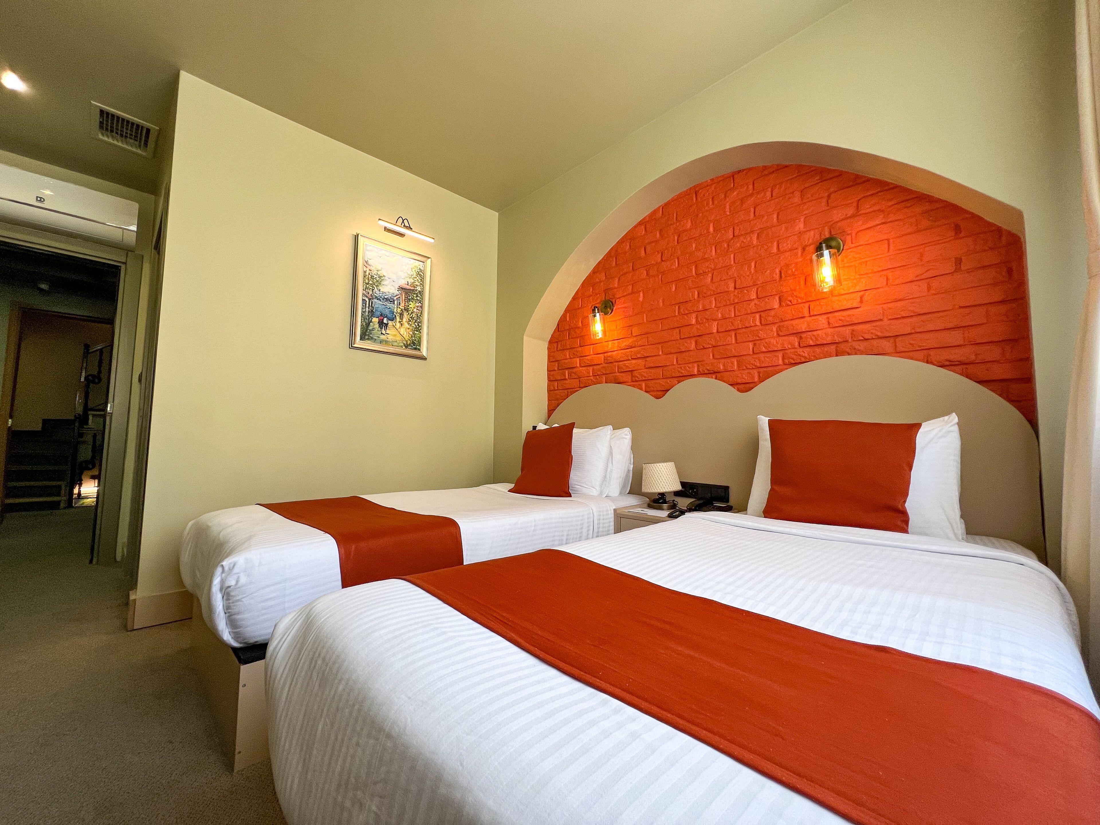 By Kinyas Hotel — Photos 3
